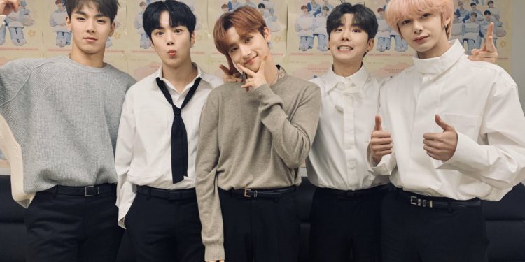 Monsta X replied Monbebes on Twitter