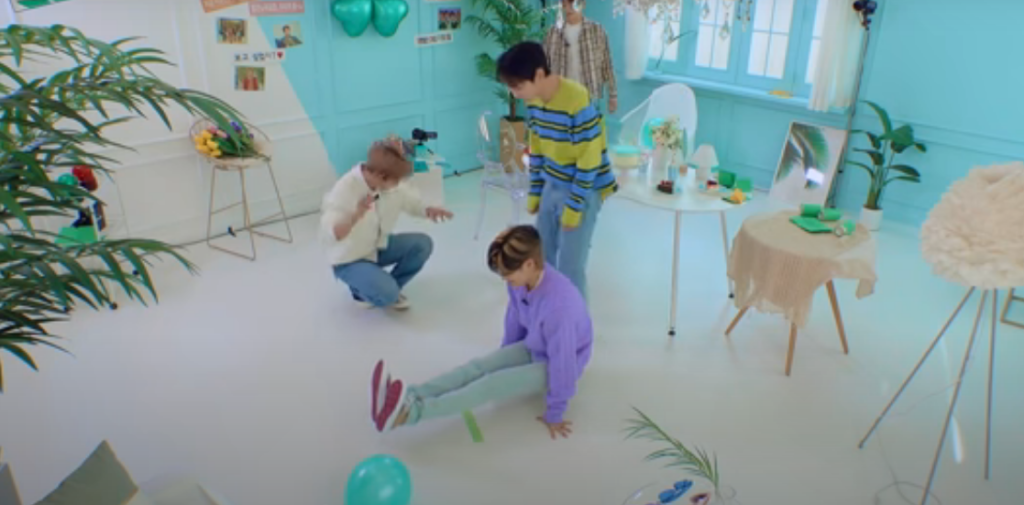 hand strength exercise by Taemin