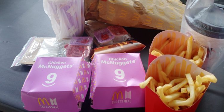 BTS Meal McDonald's Indonesia. Source: Twitter @agathadian6
