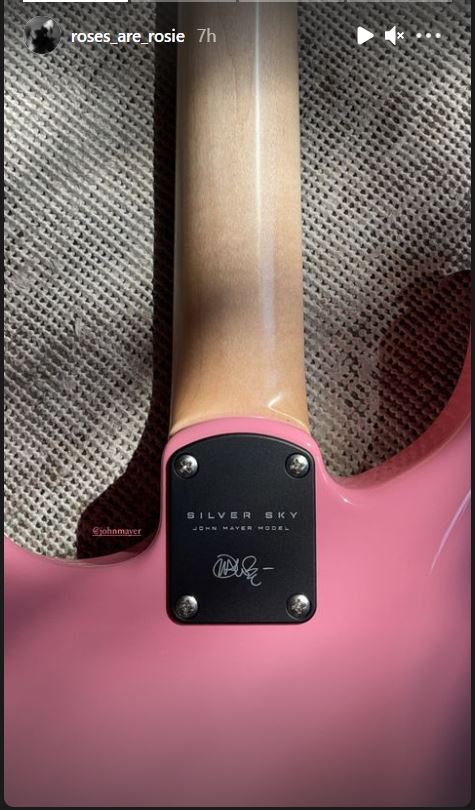 Details of the guitar from John Mayer for BLACKPINK Rosé.