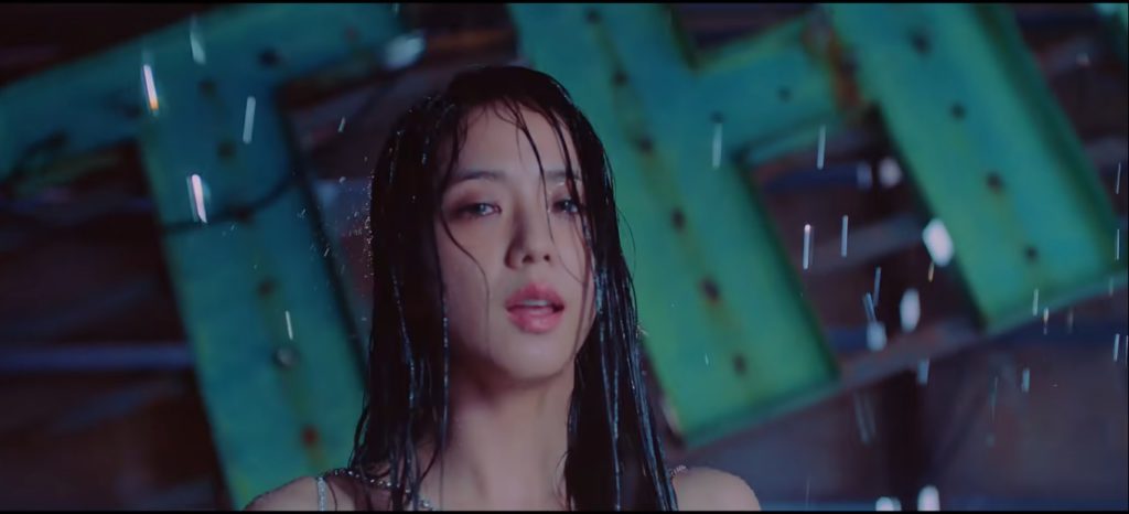 Jisoo pool side Lovesick Girls MV