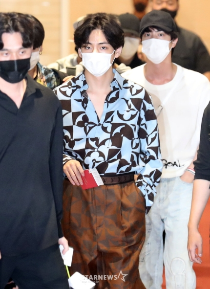 5 Proofs of BTS V: The FASHION ICON Diplomat at 2021 UNGA Airport Departure