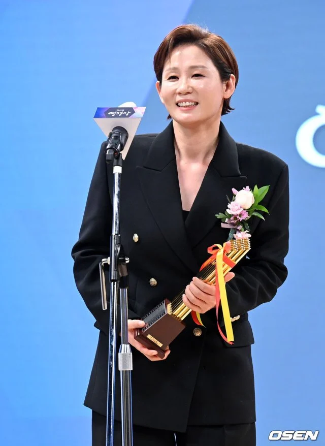 Best Supporting Actress  Kim Sun Young  "Three Sisters."