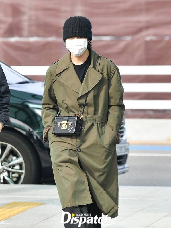BTS Jimin Goes to LA airport fashion 