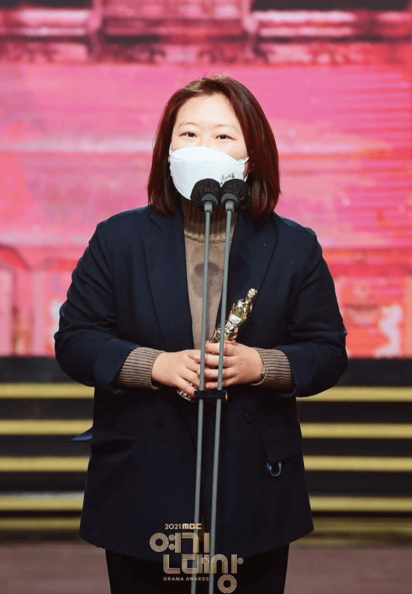 Director Jeong Ji-i MBC Drama Awards 2021 Winners
