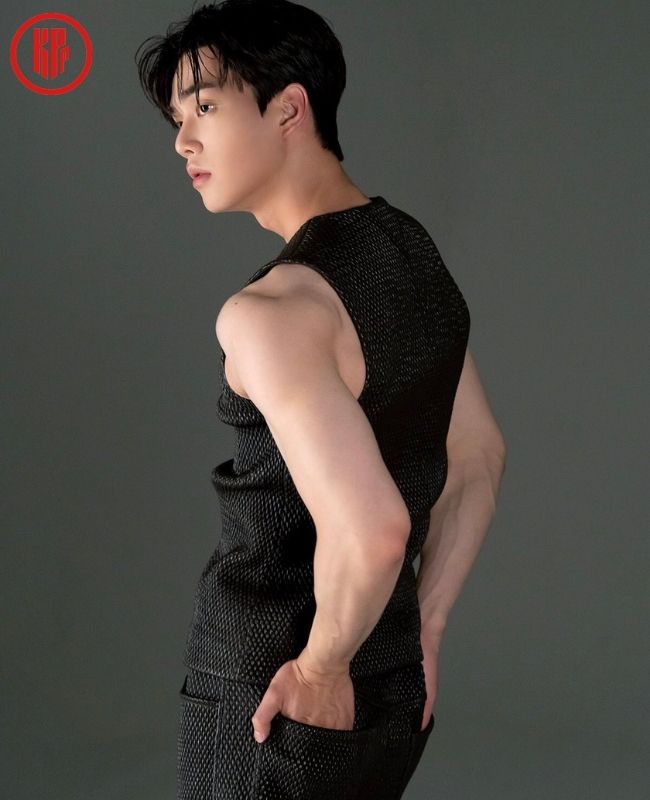 Song Kang muscular arms