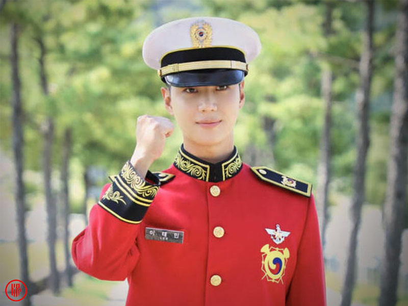 SHINee Lee Taemin military band photo. | Twitter