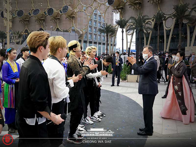 Stray Kids wore iconic “Thunderous” costume at Expo 2020 Dubai VIP Performance. | Twitter