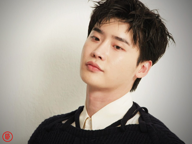 Actor Lee Jong Suk and His Secret Relationship Facts.