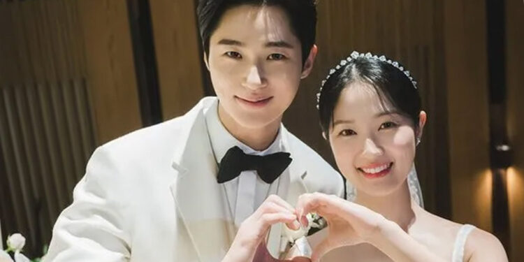 “Lovely Runner” main cast byeon woo seok and kim hye yoon relationship