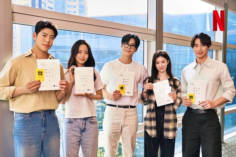 Netflix’s new Korean drama series “Can This Love Be Translated?” cast: Kim Seon Ho, Go Yoon Jung, Fukushi Sota, Lee Yi Dam, and Choi Woo Sung.