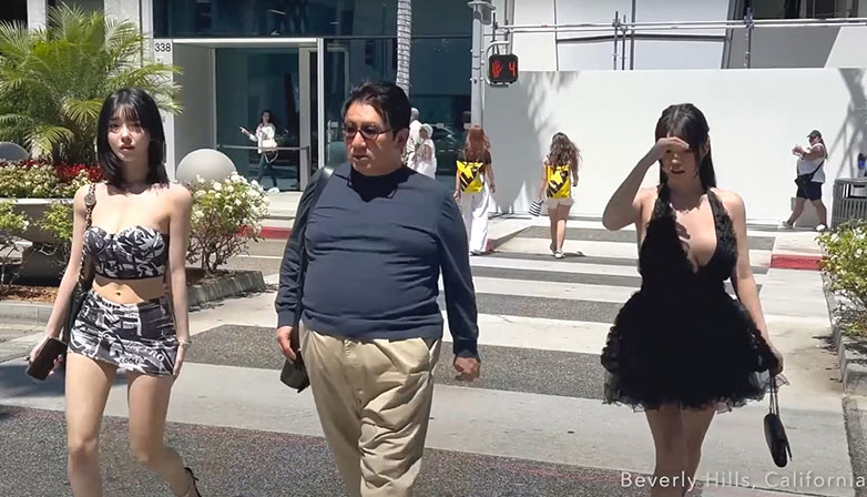 HYBE Chairman Bang Si Hyuk walking with AfreecaTV BJ Juice Seyeon in Beverly Hills. | YouTube