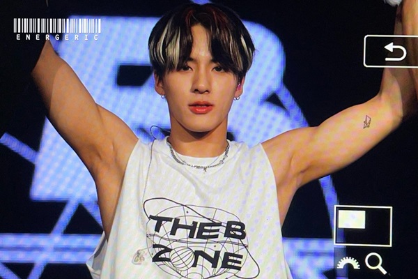 THE BOYZ Eric armpit