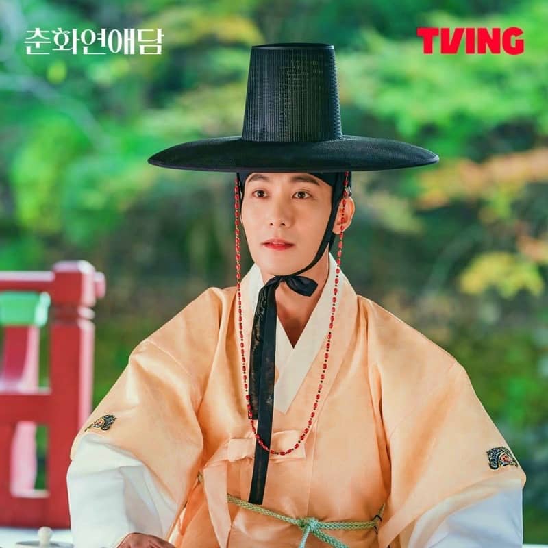 Jang Ryul as Choi Hwan | TVING