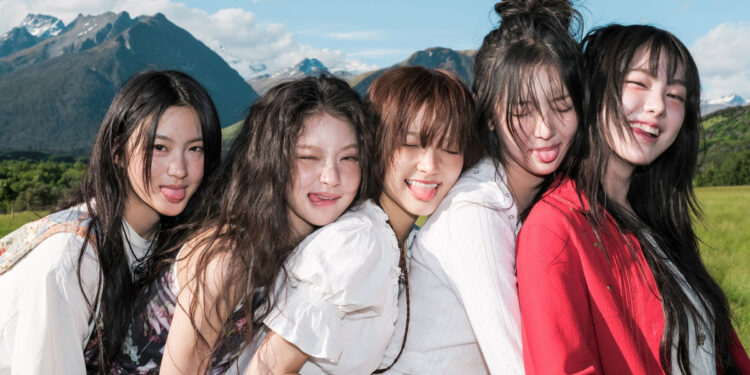 KiiiKiii members. | Official X