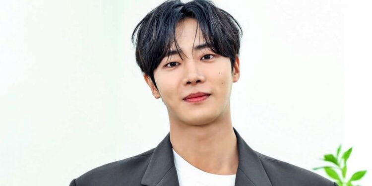 Choo Young Woo In Talks to Lead New Romance Drama "Long Vacation" by "Crash Landing on You" Director