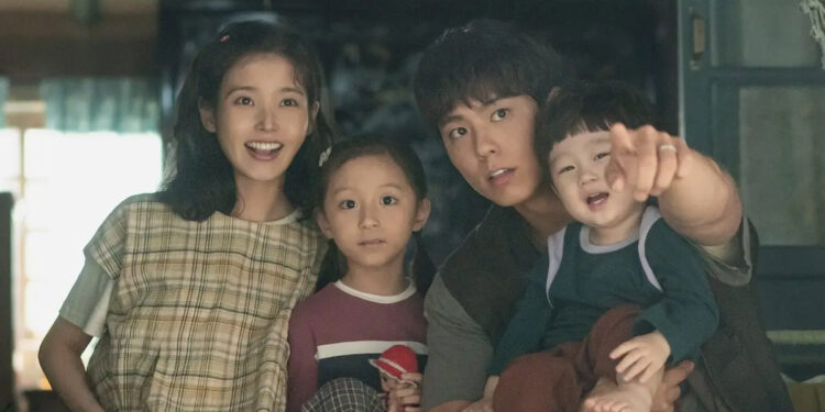 “When Life Gives You Tangerines” family portrait. | Netflix