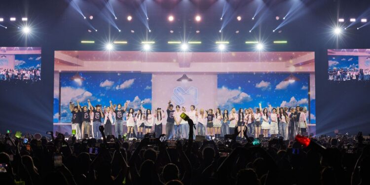 SMTOWN LIVE 2025 London Ending stage