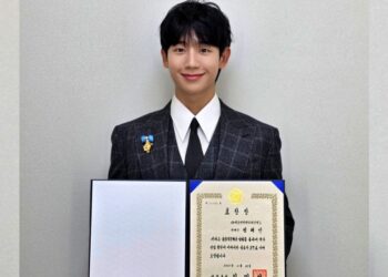 Heart of Gold: Jung Hae In Receives Prime Minister’s Commendation for Philanthropy
