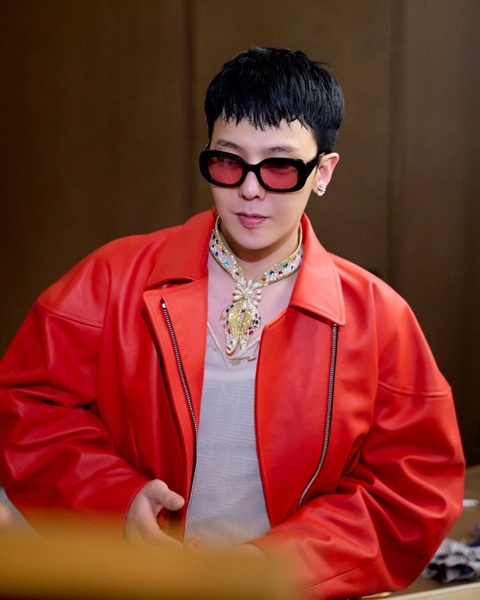 G-Dragon wearing Bandana Royale by Jacob & Co.