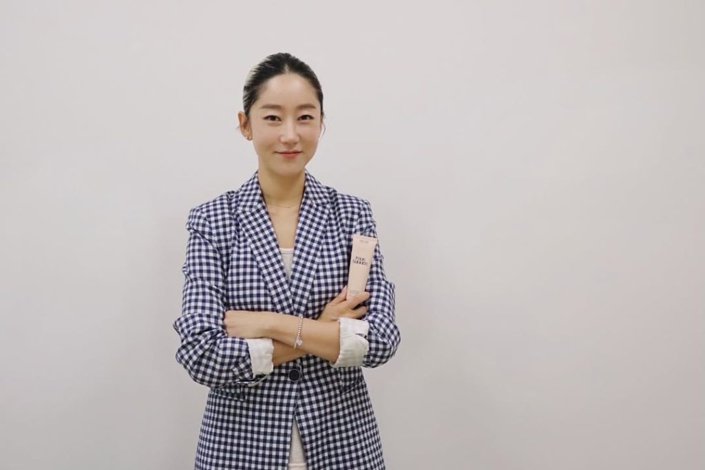 Jin Kyung Park | Instagram @alex_summer._