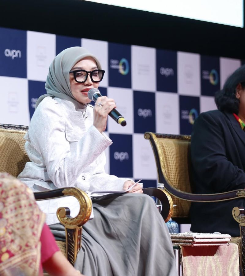 Shinta Dhanuwardoyo | Instagram @shintabubu